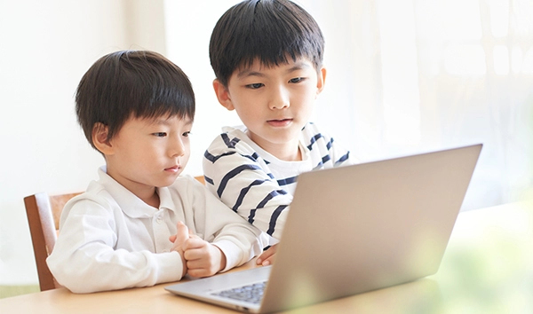 子ども用パソコン（PC）を与える年齢とその理由を解説