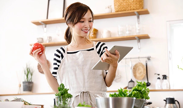 タブレットとは？スマートフォン・パソコンとの違いや選び方を解説