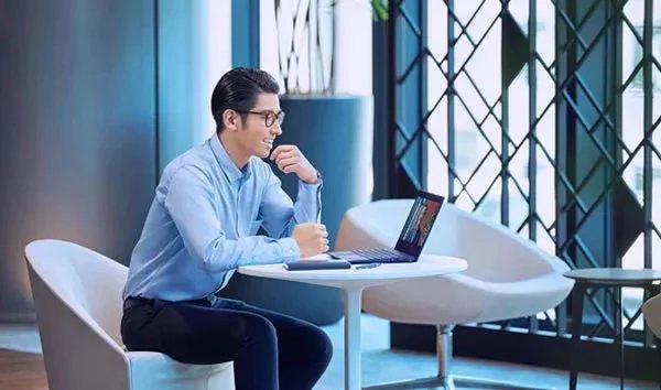 AIパソコンのビジネスにおける活用事例