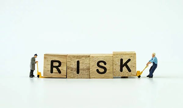 ノートパソコンの冷却が間に合わず高温になるリスク