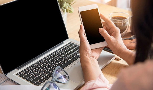 スマートフォンもタブレットのようにモニター代わりにできる！