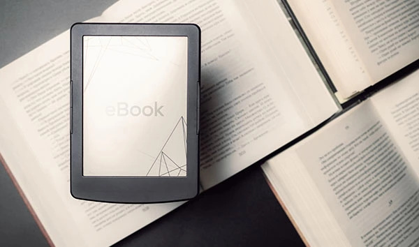 本を読むならタブレットと電子書籍リーダーのどちらが向いているのか